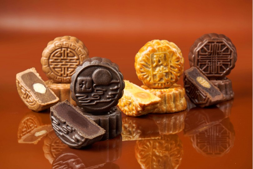 CLASSIC BAKED MOONCAKES