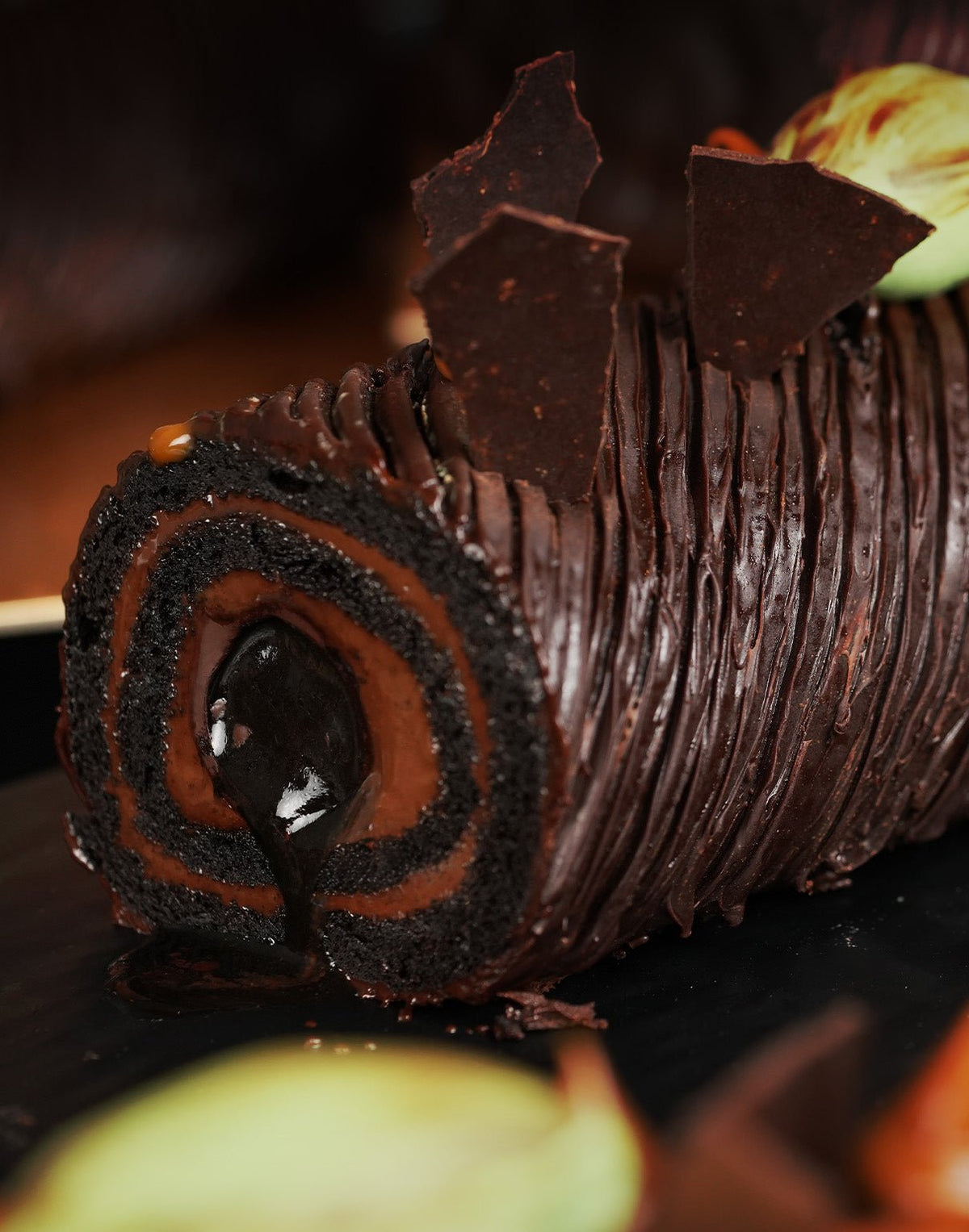 CHRISTMAS MOLTEN CHOCOLATE CORE LOG CAKE - Awfully Chocolate